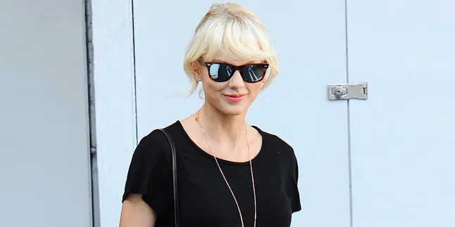 Sendirian di Rumah, Ini Hal 'Gila' Yang Dilakukan Taylor Swift Sendirian di Rumah, Ini Hal 'Gila' Yang Dilakukan Taylor Swift