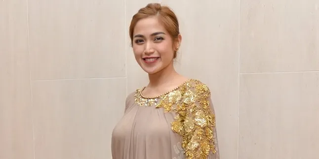 Sengaja Bikin Kue Buat Ludwig, Ini Alasan Jessica Iskandar Sengaja Bikin Kue Buat Ludwig, Ini Alasan Jessica Iskandar