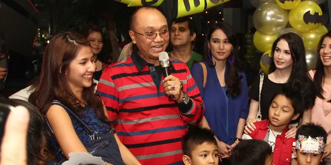 Seniman Made Putrawan Pacari Adik Venna Melinda?