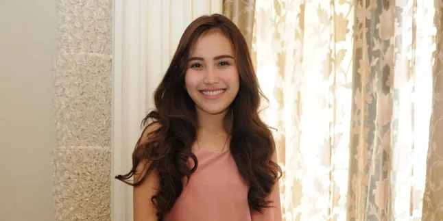 Senyum Sendu Ayu Ting Ting Rayakan Ultah Ibunda Tanpa Shaheer Senyum Sendu Ayu Ting Ting Rayakan Ultah Ibunda Tanpa Shaheer