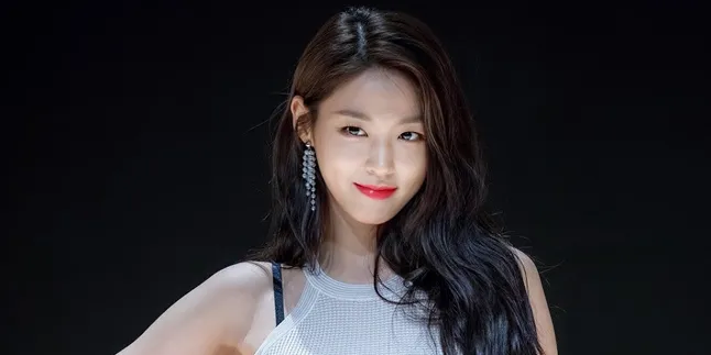 Seolhyun AOA Ganti Warna Rambut Jadi Biru, Cantik & Banjir Pujian