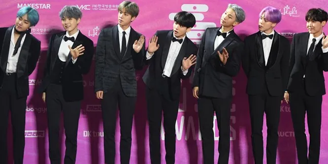 Seorang Fans Arab Siapkan Kado Mawar Emas untuk Ibu V BTS
