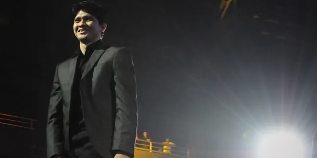 Seorang Follower Bingung, Iko Uwais Salah Tulis Grammar?