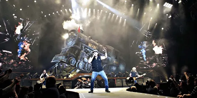 Seorang Mahasiswa Tewas Usai Melihat AC/DC di Coachella Festival Seorang Mahasiswa Tewas Usai Melihat AC/DC di Coachella Festival