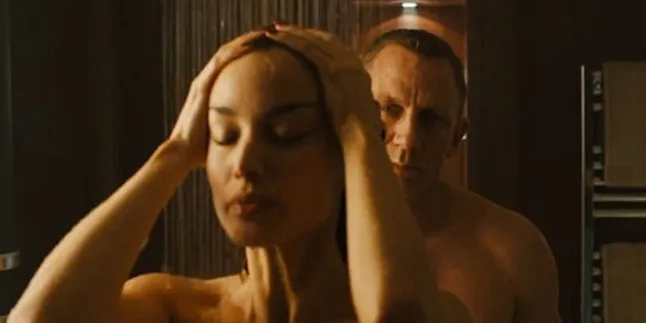 Seorang Penonton Nekat 'Memuaskan Diri' Saat Tonton 'SKYFALL'