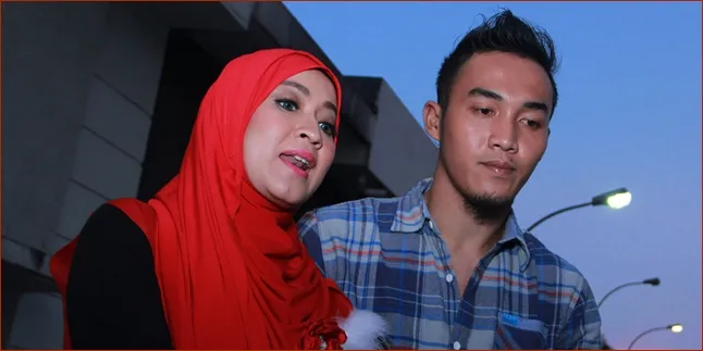 Sepak Bola Indonesia Hancur, Bagaimana Nasib Suami Okie Agustina? Sepak Bola Indonesia Hancur, Bagaimana Nasib Suami Okie Agustina?