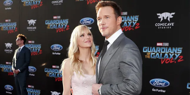 Sepakat Cerai, Chris Pratt & Anna Faris Masih Tinggal Seatap