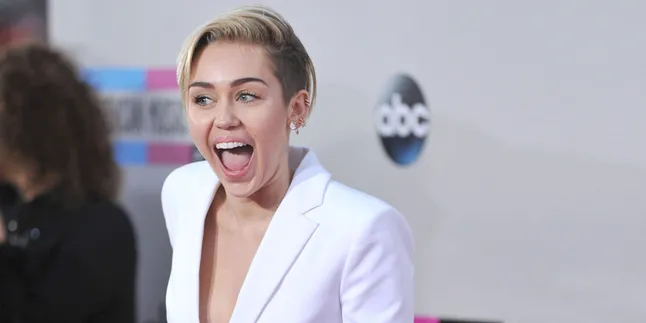Seperti Apa Sosok Miley Cyrus di Mata Keluarga Sang Pacar? Seperti Apa Sosok Miley Cyrus di Mata Keluarga Sang Pacar?
