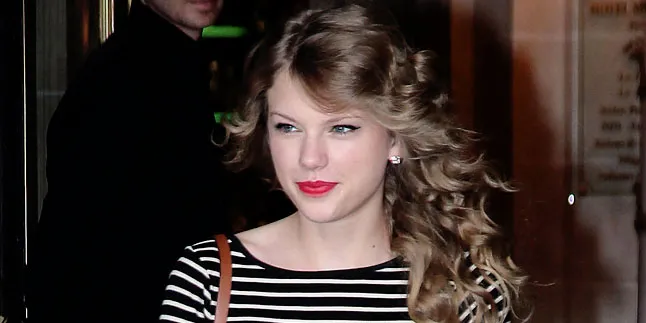 Sequin Bikin Baju Taylor Swift di Panggung Makin Stunning Sequin Bikin Baju Taylor Swift di Panggung Makin Stunning