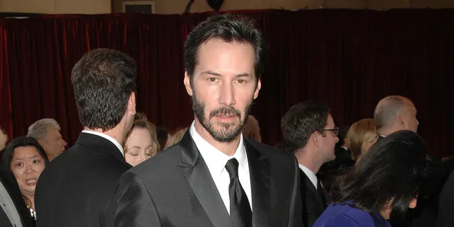 Seram... Wanita Asing Ini Tiba-Tiba Ada di Rumah Keanu Reeves Seram... Wanita Asing Ini Tiba-Tiba Ada di Rumah Keanu Reeves