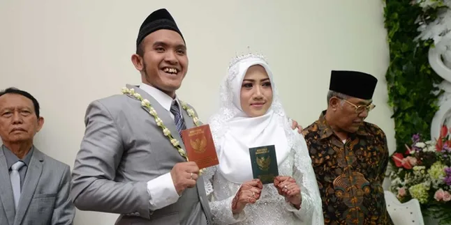 Serba Sederhana, Caisar - Almaratu Intan Bulan Madu ke Kebun Raya Bogor