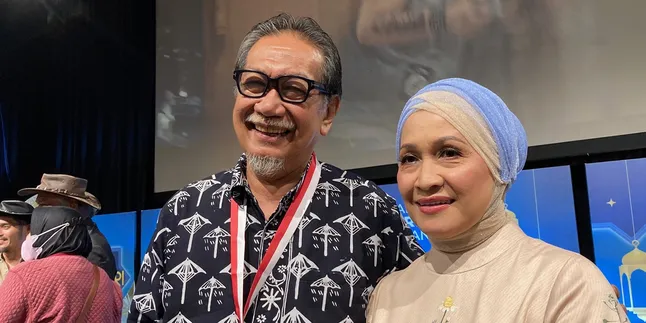 Serial 'PARA PENCARI TUHAN' Dapat Rekor MURI, Deddy Mizwar Persembahkan Khusus Untuk Istri Tercinta Serial 'PARA PENCARI TUHAN' Dapat Rekor MURI, Deddy Mizwar Persembahkan Khusus Untuk Istri Tercinta