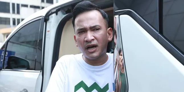 Sering Alami Kejadian Aneh, Ruben Onsu Sampai Beli Sapu Lidi dari Suami Suzzanna Sering Alami Kejadian Aneh, Ruben Onsu Sampai Beli Sapu Lidi dari Suami Suzzanna
