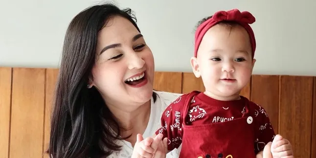Sering Berduaan di Rumah dengan Sang Buah Hati, Mona Ratuliu Tidak Mati Gaya