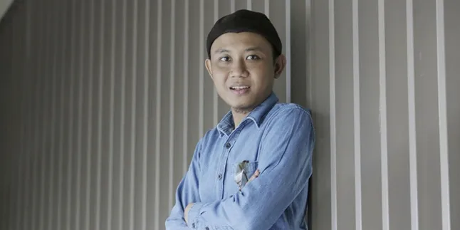Sering Cover Lagu Rhoma Irama, Begini Reaksi Sang Raja Dangdut Saat Bertemu Yoga eSPe Sering Cover Lagu Rhoma Irama, Begini Reaksi Sang Raja Dangdut Saat Bertemu Yoga eSPe