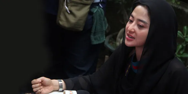 Sering Dapat Kritik Menjatuhkan, Apa Jawaban Dewi Perssik?