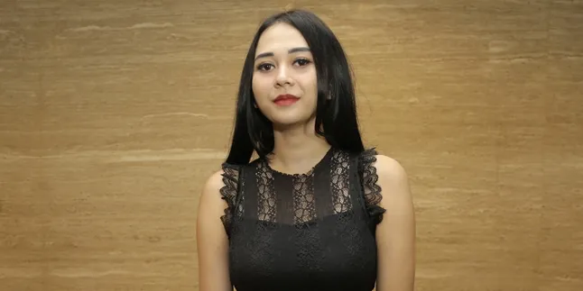 Sering Digosipkan Jadi Orang Ketiga, Ini Curhat Aura Kasih Sering Digosipkan Jadi Orang Ketiga, Ini Curhat Aura Kasih