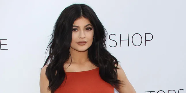 Sering Dituduh Lakukan Oplas Payudara, Ini Tanggapan Kylie Jenner