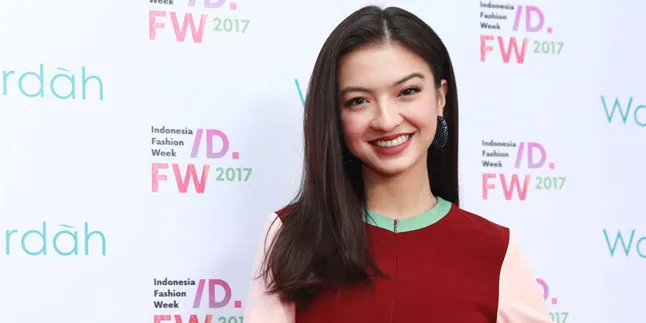 Sering Foto Dengan Gaya 'Duck Face', Ini Alasan Raline Shah