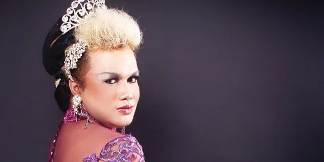 Sering Foto Seksi, Tata Liem Dipilih Jadi Ikon Kebaya