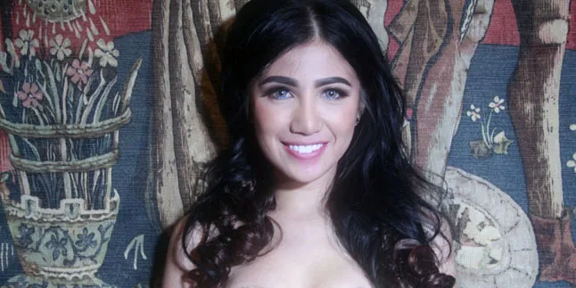 Sering Foto Terbuka, Vanya Sinta Tak Mau Dibilang Hot Sering Foto Terbuka, Vanya Sinta Tak Mau Dibilang Hot