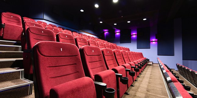 Often Contested, Here Are the Most Comfortable Movie Theater Seat Positions