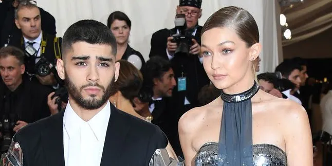 Sering Kangen, Gigi Hadid & Zayn Malik Dikabarkan Tinggal Seatap Sering Kangen, Gigi Hadid & Zayn Malik Dikabarkan Tinggal Seatap