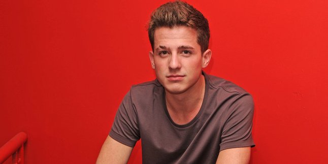 Sering Kolaborasi Dengan Penyanyi Tenar, Apa Alasan Charlie Puth?