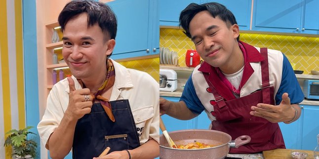 Often Forgetting That He Was Once a MasterChef Contestant, Here Are 7 Photos of Anwar BAB Cooking