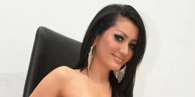 Sering Patah Hati, Nana Khairina Istirahat ‘Bercinta’