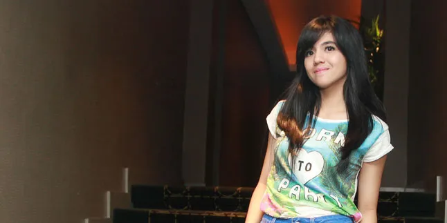 Seru dan Menegangkan! Intip Liburan DJ Una di Hongkong