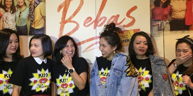 Seru! Dian Sastrowardoyo Ajak Geng SMA Nonton Film 'BEBAS' Seru! Dian Sastrowardoyo Ajak Geng SMA Nonton Film 'BEBAS'