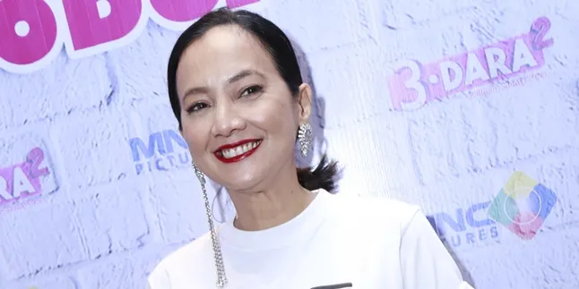 Serunya Cut Mini Berubah Jadi Nenek-Nenek di Film '3 DARA 2' Serunya Cut Mini Berubah Jadi Nenek-Nenek di Film '3 DARA 2'