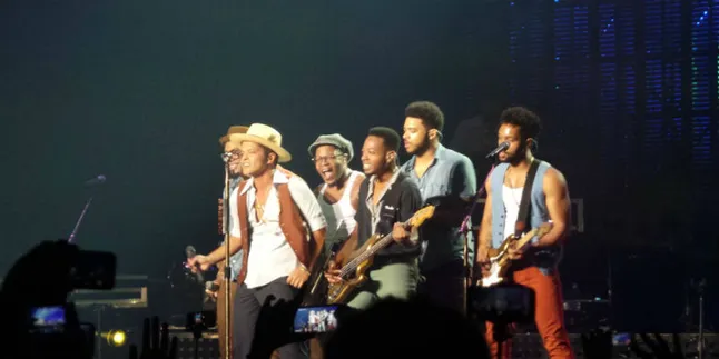 Serunya Ketemu Bruno Mars di Singapore Bareng simPATI!