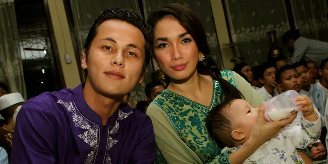 Serunya Liburan Ussy-Andhika Pratama di Hongkong