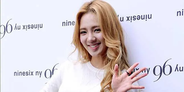 Sesi Foto 1st Look, Hyoyeon SNSD Ungkap Kharisma Keren Sesi Foto 1st Look, Hyoyeon SNSD Ungkap Kharisma Keren