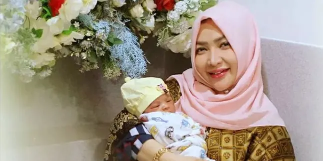 Sesuai Artinya, Roro Fitria Berharap Anaknya Jadi Pemimpin Sesuai Artinya, Roro Fitria Berharap Anaknya Jadi Pemimpin