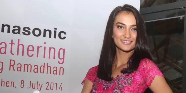 Setahun Menikah, Atiqah Hasiholan Masih Bisa Seromantis Ini