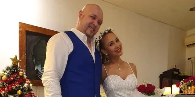 After 14 Years of Being Single, Kiki Fatmala Gets Married Again to a Foreign Man