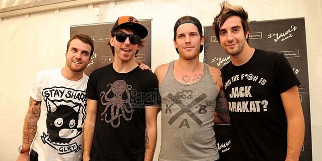 Setelah Bareng Mark Hoppus, Alex Gaskarth Balik ke All Time Low