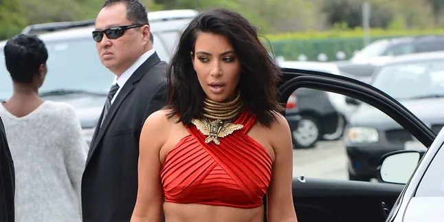 Setelah Blonde Kim Kardashian Coba Rambut Putih, Masih Seksi? Setelah Blonde Kim Kardashian Coba Rambut Putih, Masih Seksi?