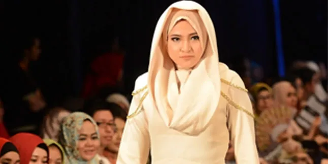 Setelah Dihujat, Marshanda Tampil Cantik Berhijab di IFW 2016 Setelah Dihujat, Marshanda Tampil Cantik Berhijab di IFW 2016