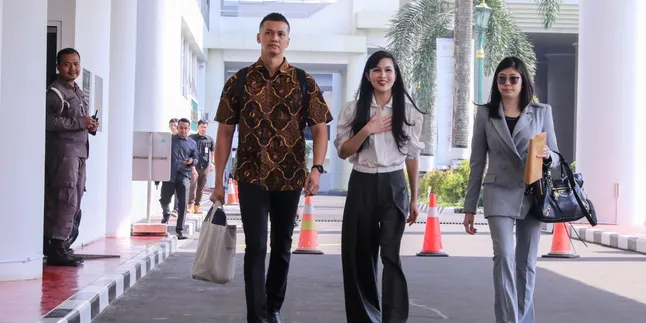 Setelah Diperiksa Selama Lima Jam Terkait Kasus Korupsi Timah Harvey Moeis, Sandra Dewi: Jangan Bikin Berita-berita yang Tidak Benar Setelah Diperiksa Selama Lima Jam Terkait Kasus Korupsi Timah Harvey Moeis, Sandra Dewi: Jangan Bikin Berita-berita yang Tidak Benar