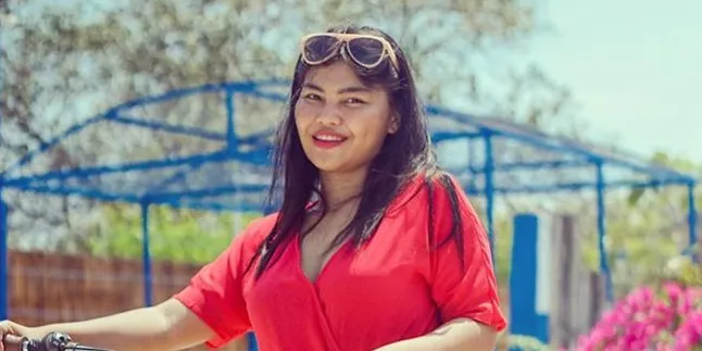 Setelah Nia Ramadhani, Ganti Rosa Meldianti Tak Bisa Kupas Kulit Jeruk