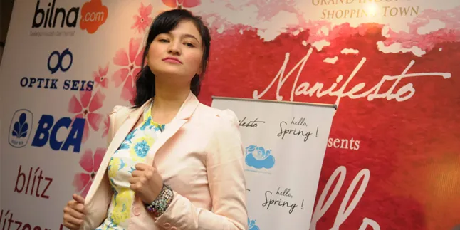 Setelah Selfie Bersama Egi John, Kini Marshanda Unggah Foto Yoga