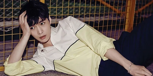 Setelah Song Joong Ki, Sekarang Ada Pramugara Mirip Lay EXO Setelah Song Joong Ki, Sekarang Ada Pramugara Mirip Lay EXO