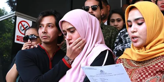 Setia Dampingi, Begini 8 Peran Sonny Septian ke Fairuz A Rafiq Soal Kasus 'Ikan Asin' Setia Dampingi, Begini 8 Peran Sonny Septian ke Fairuz A Rafiq Soal Kasus 'Ikan Asin'