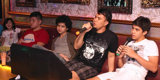 Setiap Cabang Karaoke Ahmad Dhani Tanggung Satu Keluarga Korban Setiap Cabang Karaoke Ahmad Dhani Tanggung Satu Keluarga Korban