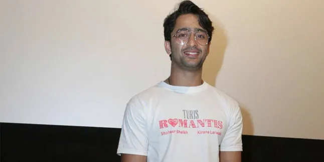 Shaheer Sheikh Unggah Foto Sepatu, Hadiah Lebaran Dari Ayu?
