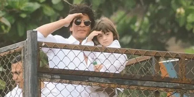 Shahrukh Khan: AbRam Khan Membuatku Jadi Lebih Baik dan Sabar Shahrukh Khan: AbRam Khan Membuatku Jadi Lebih Baik dan Sabar